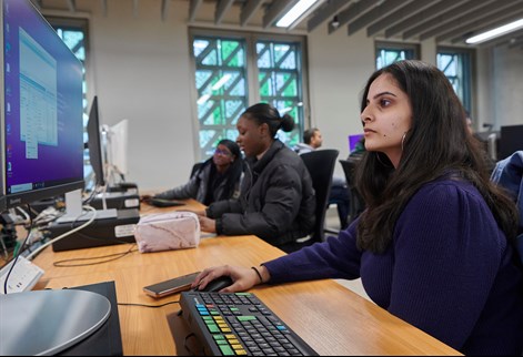 female student using Bloomberg suite