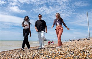 Students-on-Brighton-beach-